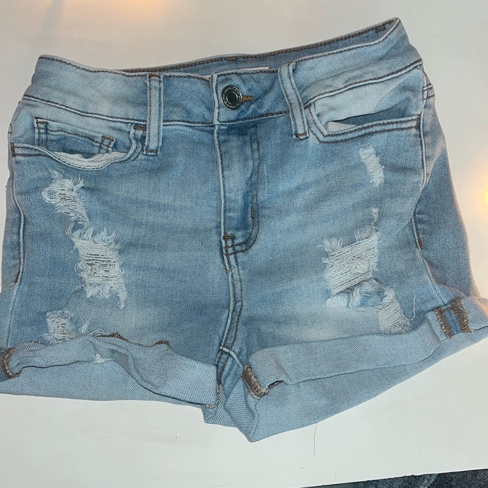 SO Jean Shorts- Barely worn + Comfortable material